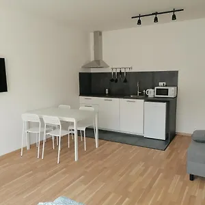  Apartment Brand New #21 With Free Secure Parking In The Center
